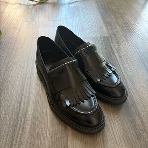 Vagabond Black Leather Fringe Loafers never worn size 40